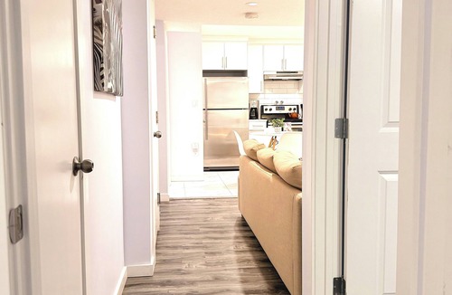 Evanston House | Entire 2BR Guest Suite | Private Entrance | Sleeps 2–7