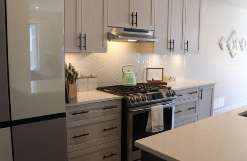 Munster Hamlet - Richmond House | Entire 3 Bedroom House, Furnished, Park-Facing, Garage, 30+ Night Stays