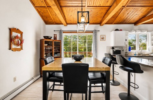 Summerside House | Entire Home -Wooded Trailside Retreat including Bikes, Pickleball Paddles & More