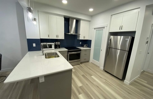 Southwest Edmonton House | Entire House New 2022, Central South Ed, 10min to Airport