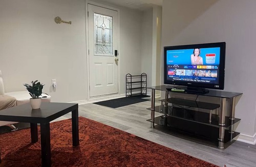 Pickering House | Entire Private Suite! Free Parking! Comfortable Stay! Excellent Location!