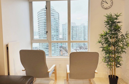 Chinatown Condo | Entire Suite, High FL with a Stunning Downtown View + 1 Free Underground Parking