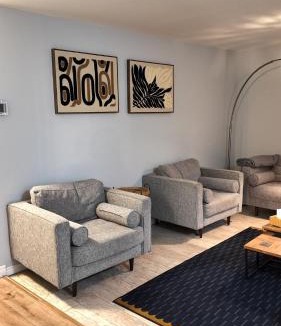 Terrebonne House | Entire Urban Cabin Retreat 3BD Terrace&Covered Parking