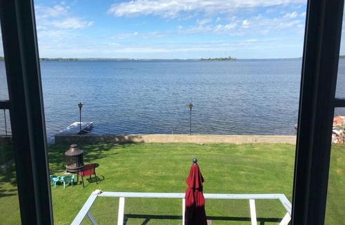 Carrying Place House | Entire waterfront cottage in carrying place
