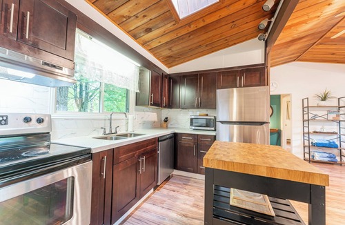 Baddow Cottage | Escape to the Riverfront Retreat on the Burnt River, Kawartha Lakes