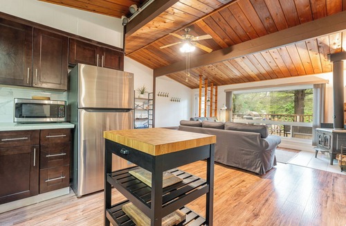 Baddow Cottage | Escape to the Riverfront Retreat on the Burnt River, Kawartha Lakes