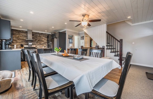 Lion's Head Cottage | Escarpment Edge Retreat | LAKEFRONT | Boat Slip | Hot Tub