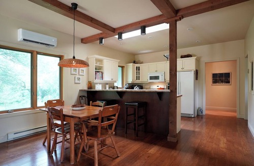 Mono House | Exclusive Mono Retreat - complete privacy just north of the city