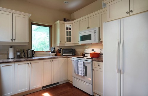 Mono House | Exclusive Mono Retreat - complete privacy just north of the city