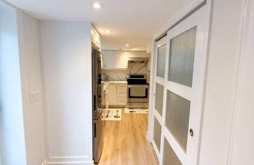 Humber Bay Apartment | Executive 1BR Suite | Express Transit to Downtown & Airport | Fast Wi-Fi