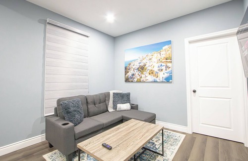 South London Apartment | Executive 2-Bedroom Suite | Soundproof | Steps to Wortley Village & Vic Hospital