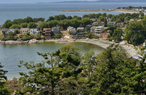 Fairfield House | Executive 3 Bedroom With Sweeping Ocean and Mountain Views