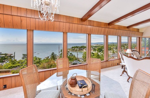 Fairfield House | Executive 3 Bedroom With Sweeping Ocean and Mountain Views