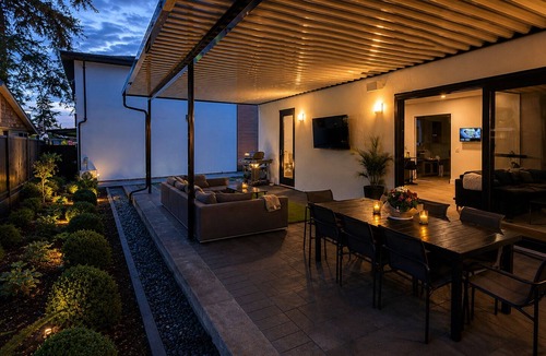 South Surrey House | Executive 5BR White Rock/SS Retreat | Patios, Beaches, BBQ & Family Getaways