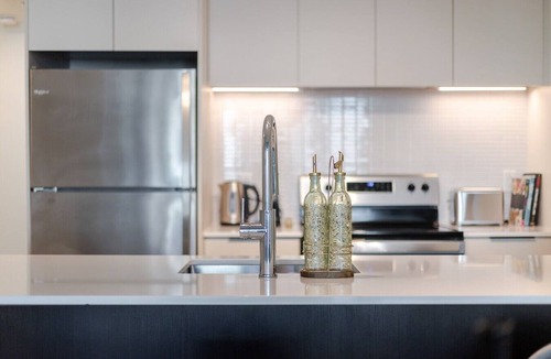 Quartier des Spectacles Apartment | Executive Apartment | Free Parking & Pool