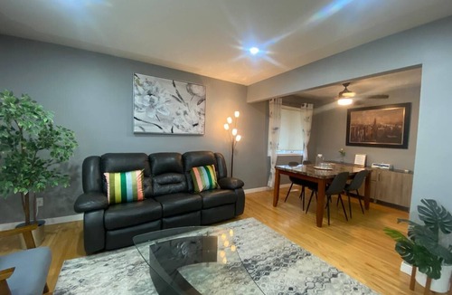 Jasper Place House | Executive Holiday Home near West Edmonton Mall