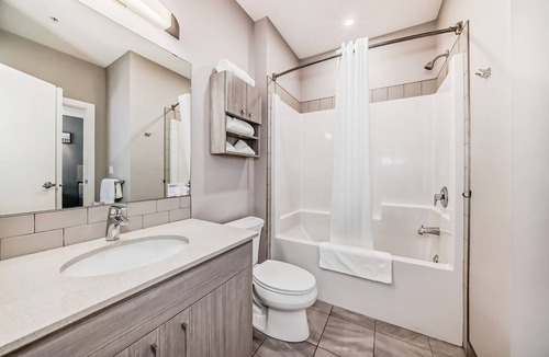 Red Deer Apartment | Executive King Bedroom Suite