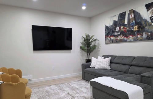 Regina House | Executive luxury suite. Unit B