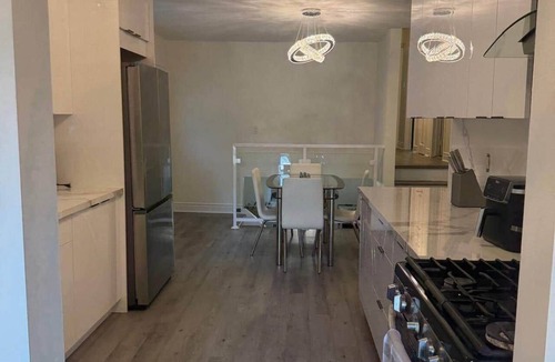 Markham House | Executive Parkside Retreat in Heart of Unionville
