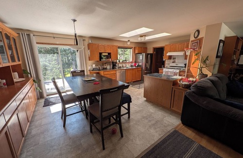 Aspen Grove House | Experience Zen in a charming 3-bedroom farmhouse in Beautiful Thompson-Nicola.