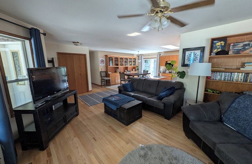 Aspen Grove House | Experience Zen in a charming 3-bedroom farmhouse in Beautiful Thompson-Nicola.