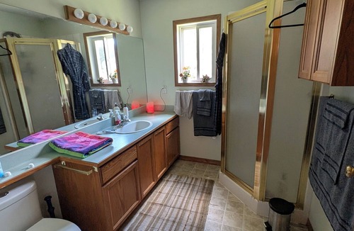 Aspen Grove House | Experience Zen in a charming 3-bedroom farmhouse in Beautiful Thompson-Nicola.