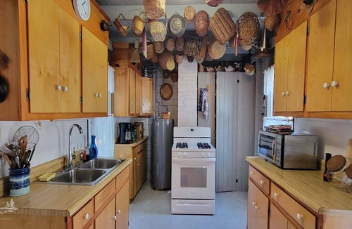 Southport Cottage | Experience coastal living at Sea Mist, a 4-bedroom retreat in beautiful Southport, ME.