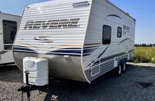 Hinton House | Experience “The RV Life” on our Fully Equipped Camper Trailer