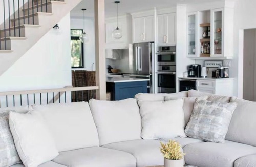 Stone Mills Cottage | Experience Ultimate Luxury at our Exquisite Lakehouse. Large family gatherings!