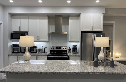 Markham House | Experience Unforgettable Luxury Markham Townhouse Exquisite 6-Bedroom Getaway