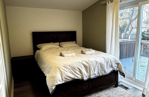 Windfields House | Explore our Cozy Home. 3-minute walk to the bus stop. 20-minute drive downtown!
