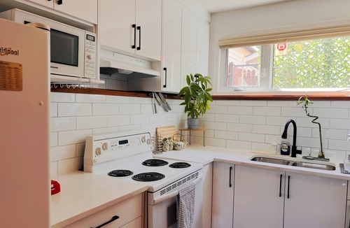 Northwest Calgary House | Fabulous 2-bedroom house with WiFi in Calgary