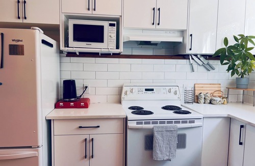 Northwest Calgary House | Fabulous 2-bedroom house with WiFi in Calgary