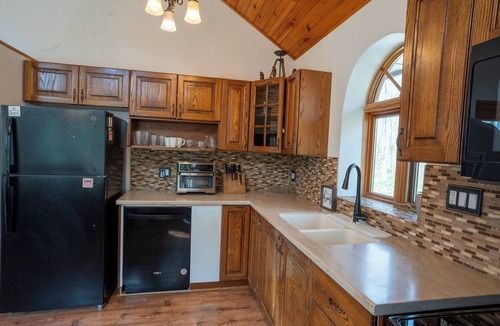 Georgian Bluffs House | Fadak Forest- A Chalet in the trees