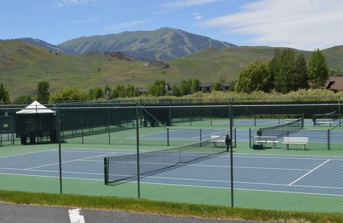 Elkhorn Village Condo | Fairway Nine Condo 4321 - Nicely Remodeled, Elkhorn Village Hot Tub Access