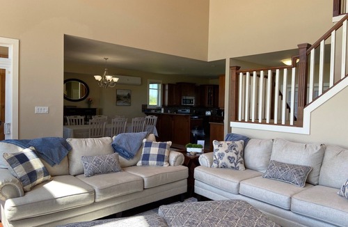 St-Nicholas House | Fall/Winter Special! Stay 3 nights, 4th night free! Details in listing.