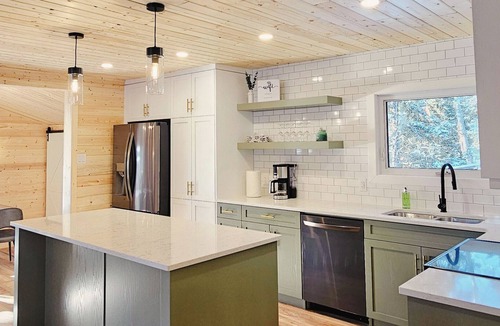 Falcon Beach Cabin | Faloma Lakeside Cabins