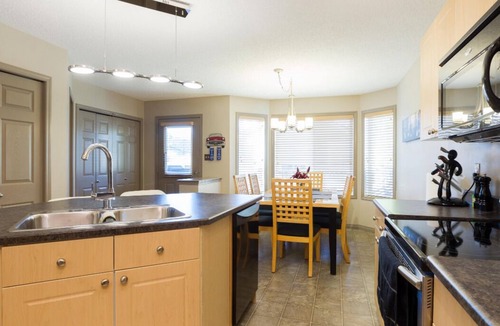 Southwest Edmonton House | Family and Business friendly AC home, 20 minutes to the airport and WE Mall