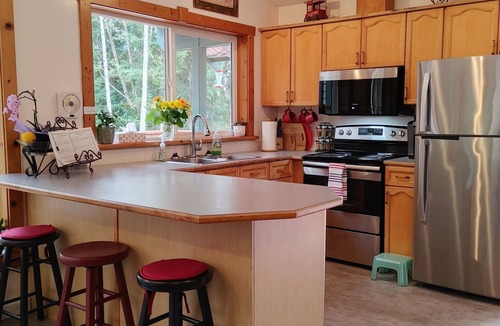 West Sechelt Bed & Breakfast | Family and Pet friendly Fabulous B&B, AC, Ocean Views, close to Town and Beach.