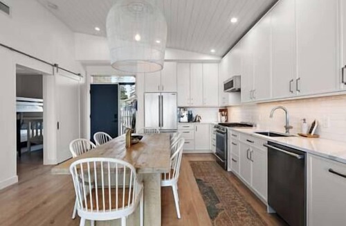 Black Creek House | Family Beachside Bliss | Sleeps Many | Oceanside!