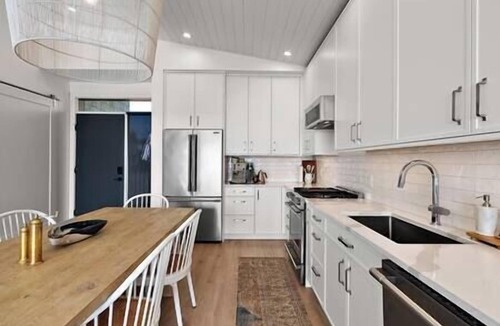 Black Creek House | Family Beachside Bliss | Sleeps Many | Oceanside!