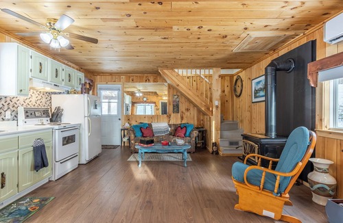 Gloucester County Cabin | Family Cabin- Wi-Fi - Snowmobile