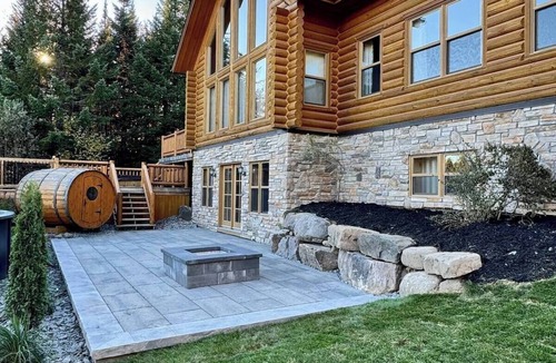 Fiddler Lake Resort Ski Chalet | Family Chalet with Sauna, Hot tub & Outdoor Pool