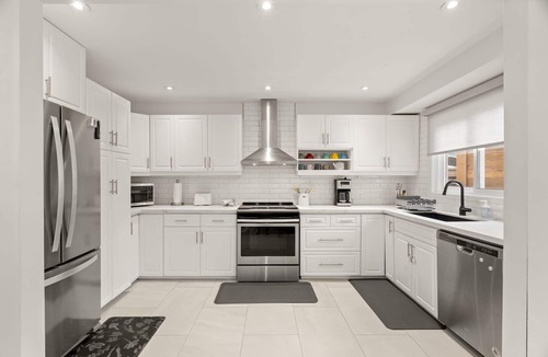 Pickering House | Family & Dog Friendly 5BR Entire House with Private Basement Apartment