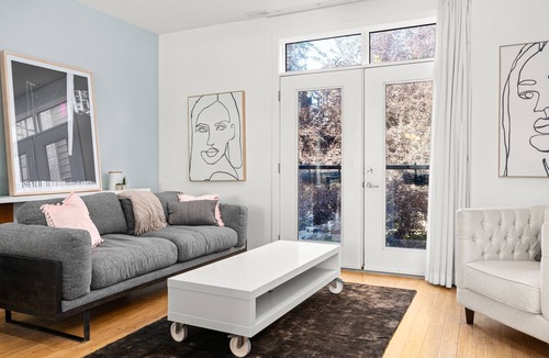 Bridgeland House | Family-friendly 2 bed/2bath with Stunning Rooftop Patio, BBQ, & Steam Shower!