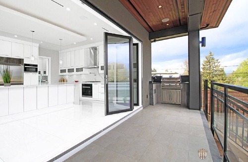 Burnaby House | Family Friendly 3 Bed Rooms house The Chateau - ST No. 00177094
