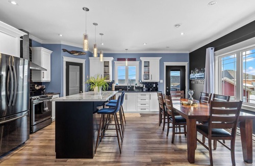 Paradise Apartment | Family-Friendly 3BR, HotTub, Patio, Bar, Fireplace