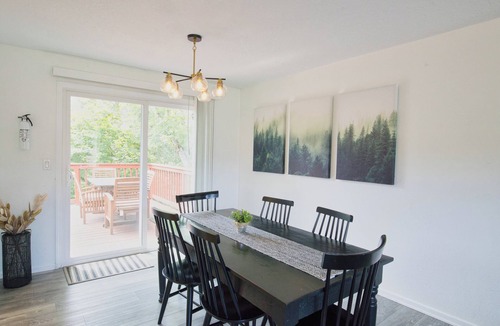 Gresham House | Family-Friendly 5BR Retreat – Hot Tub & Game Room