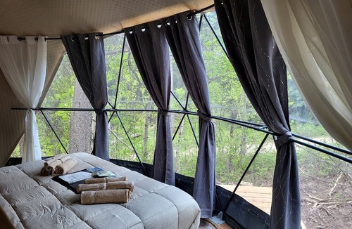 Division No. 3 Cabin | Family-Friendly Dome Perfect for a Cozy and Tranquil Escape in Alberta