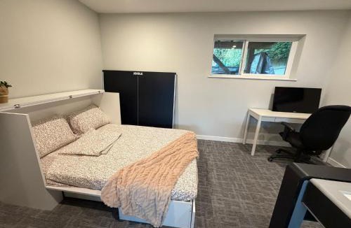 Delta House | Family Fun Retreat Near Vancouver I Movie Nights, Games & Large Backyard
